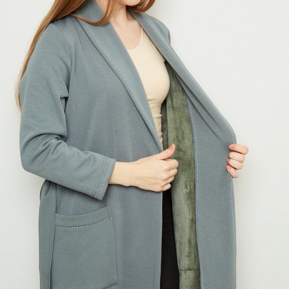 Robe - Picture 2 of 2